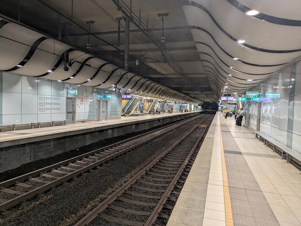インターナショナル・エアポート駅